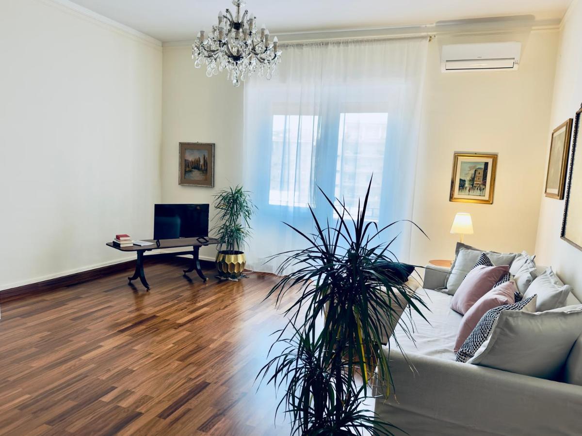Elegant Apartment In City Center Cagliari Zewnętrze zdjęcie